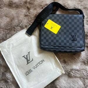 Louis Vuitton Damier Graphite Messenger Bag in Black and Gray